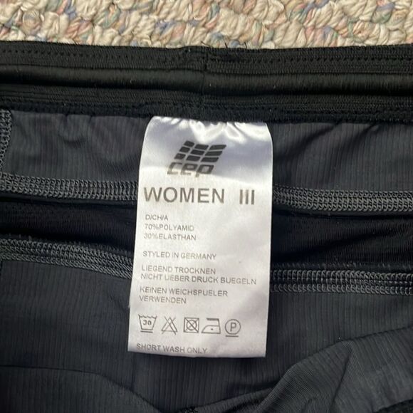 CEP COMPRESSION RUNNING SHORTS SIZE MEDIUM - Picture 3 of 8